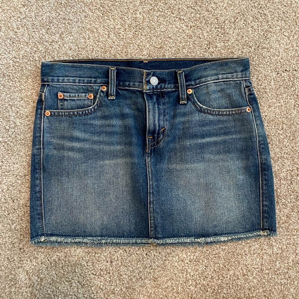 Levi Denim Skirt. Size 25 NWOT